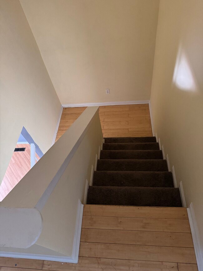 Building Photo - 494 Teal Ln