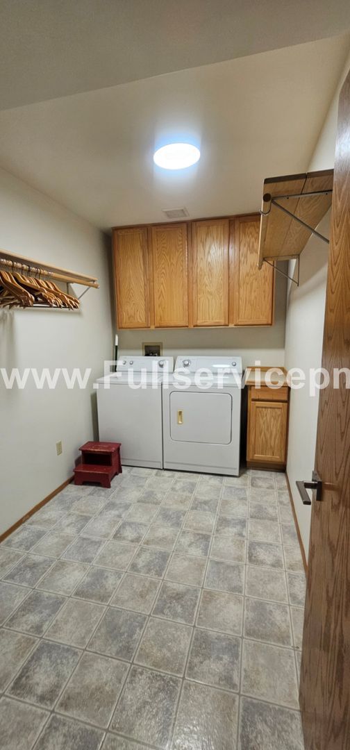 Building Photo - Quiet and charming 1 bedroom 1 bath DS apartment in Redondo Beach house