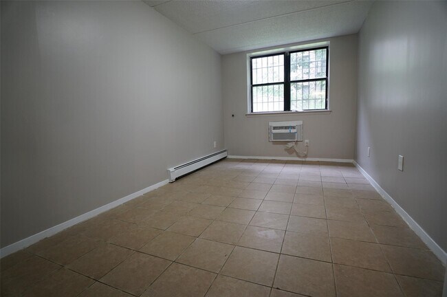Building Photo - 143-49 Barclay Ave