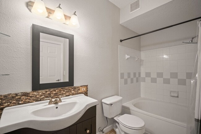 Building Photo - Stunning 2-bedroom, 2-bathroom, Gated comm...