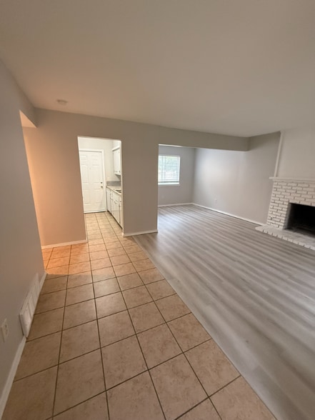 Building Photo - 4812 S Victor Ave