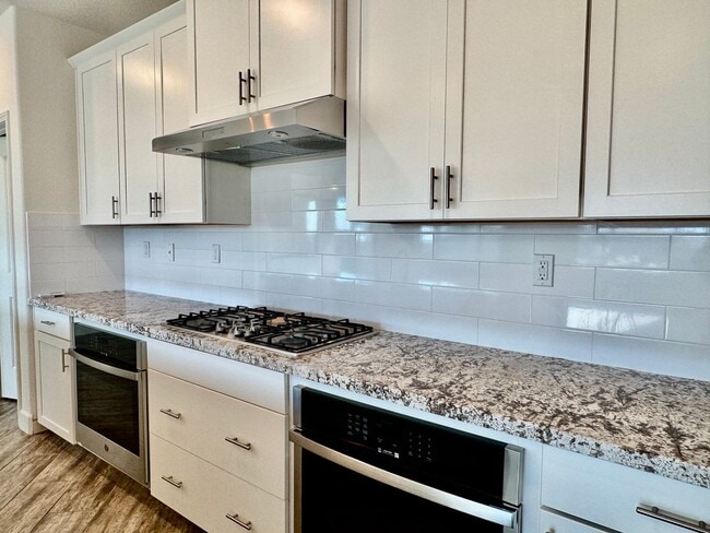 Building Photo - 5 YEARS NEW,  FORMER MODEL HOME BUILT BY LENNAR HOMES, 4 BED, 2.5 BATH, 2 CAR GARAGE