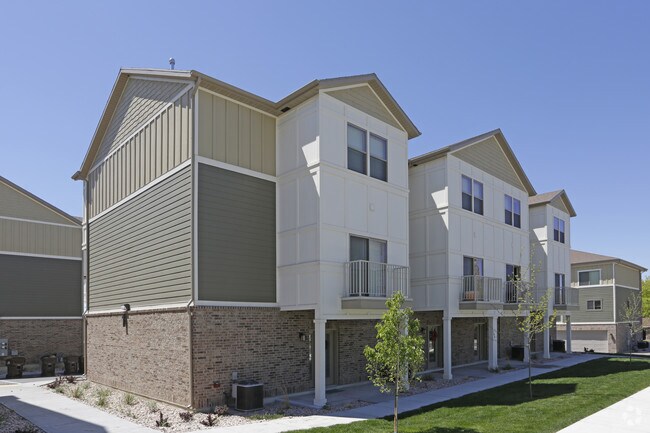 Building Photo - Bella Grace