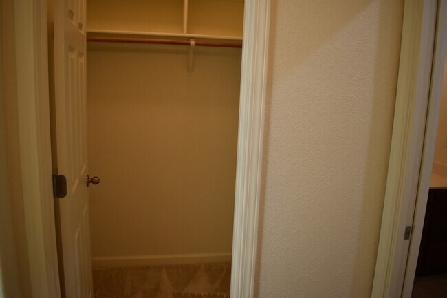 Building Photo - 2261 Pillsbury Rd