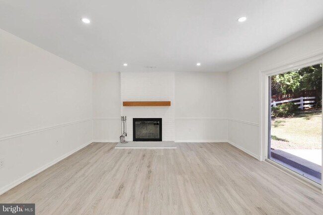 Building Photo - 8815 Tuckerman Ln
