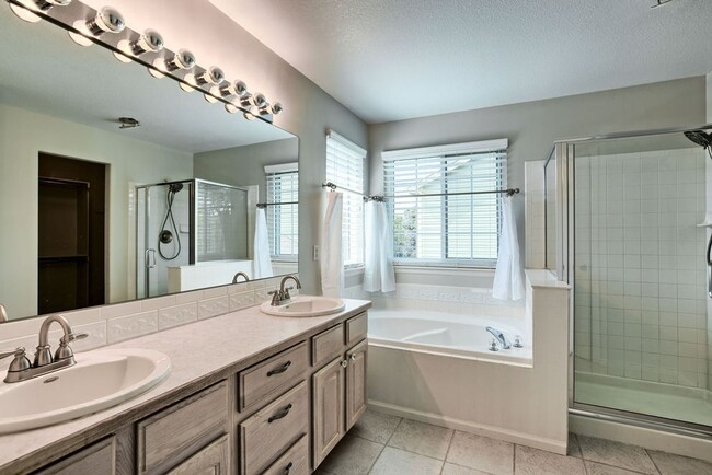 Building Photo - Absolutely Stunning 4 Bedroom Home in Mariana Butte