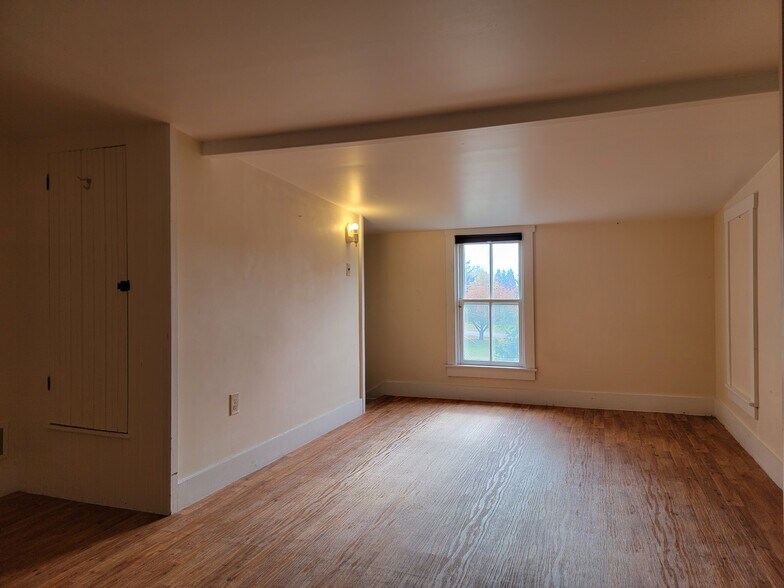 Building Photo - 819 Fruitville Pike