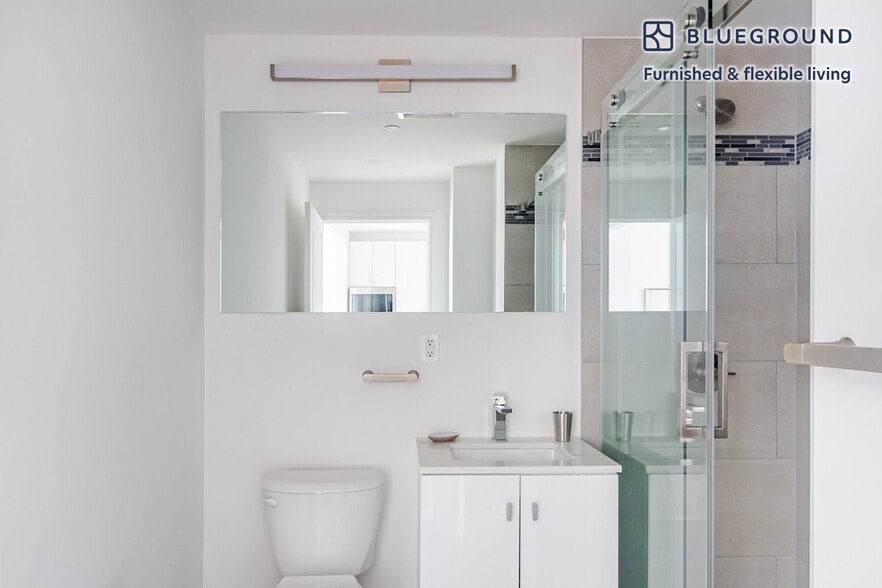 Building Photo - 45 W 81st St