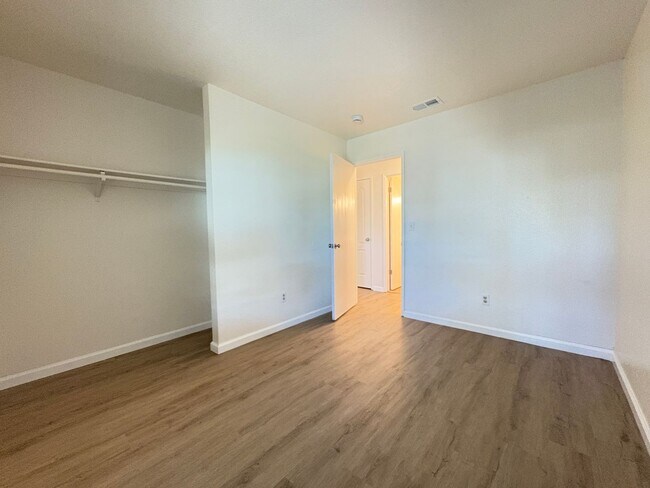 Building Photo - Updated 3 Bed, 2 Bath Single-Story Home