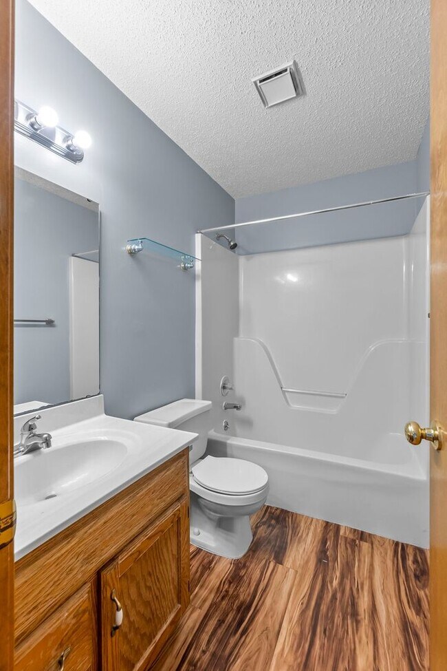 Building Photo - 3707/3709 Stonebridge Dr