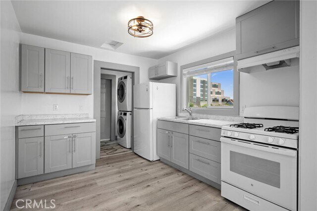 Building Photo - 1643 S Catalina St