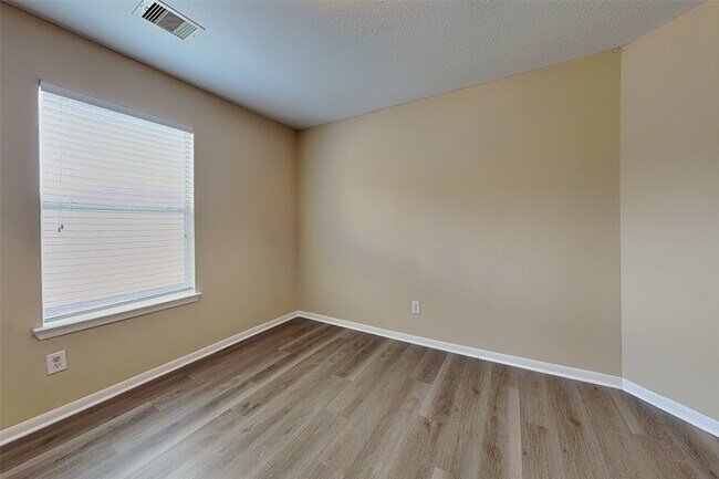 Building Photo - 6530 Portlick Dr