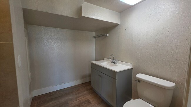 Building Photo - 145 N Kealy Ave