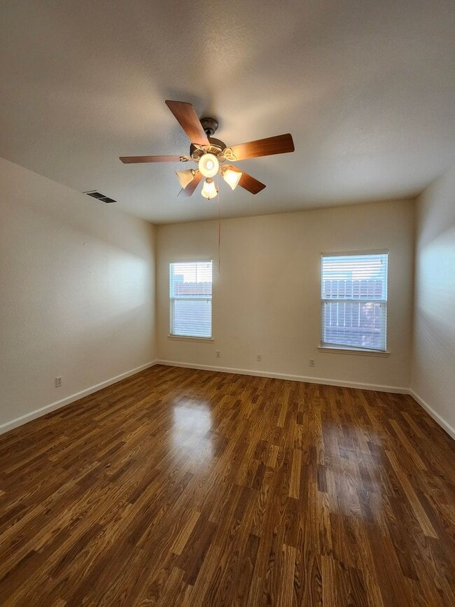 Building Photo - Beautiful Yuba City home located in a cul-de-sac