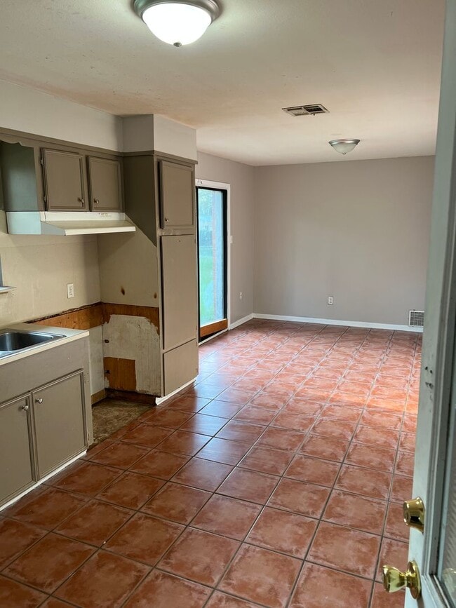 Building Photo - Coming Soon! Southern Hills!