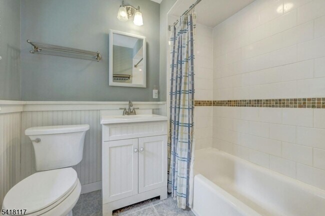 Building Photo - 336 Lakeview Ave