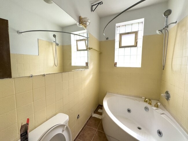 Building Photo - 5143 S Kenwood Ave