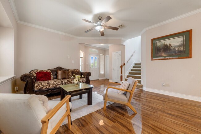 Building Photo - 7138 Sun Village Dr