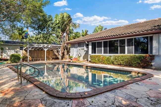 Building Photo - 516 NE 23rd St