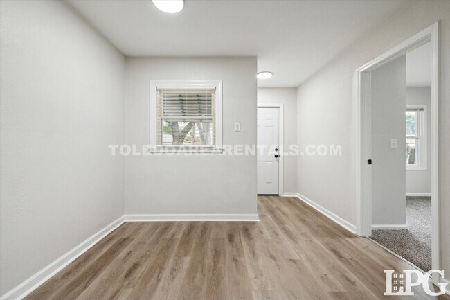 Building Photo - 3606 Revere Dr