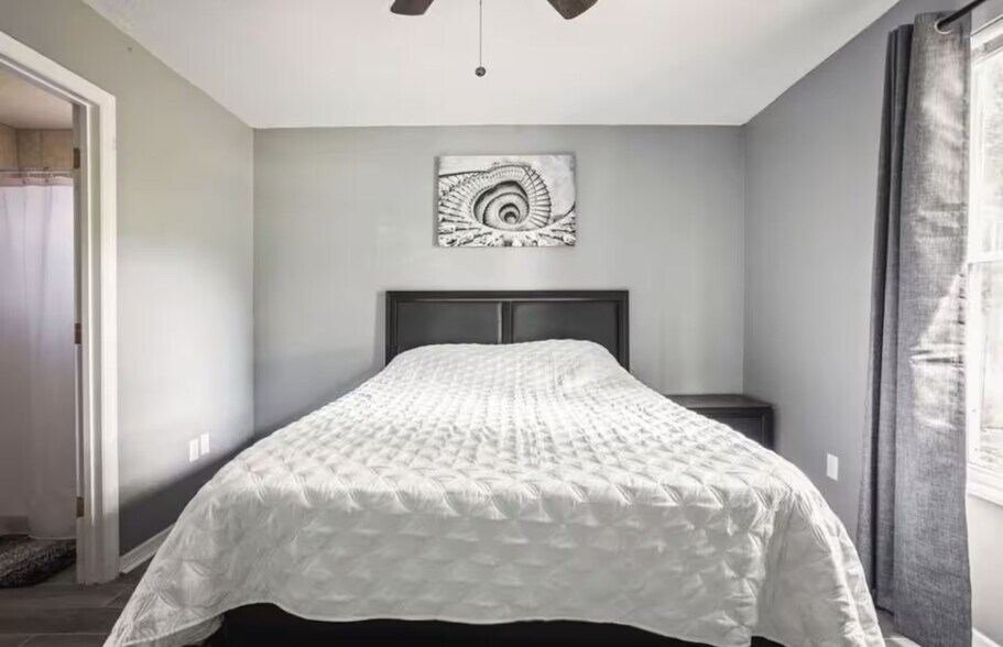 Building Photo - 3615 E Lambright St