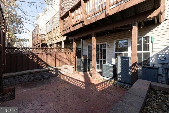 Building Photo - 381 Livermore Ln