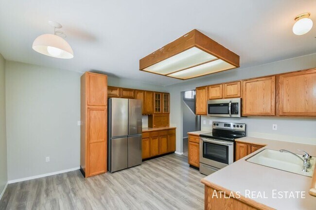 Building Photo - 6140 Jaffee Ct