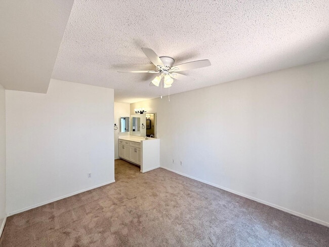 Building Photo - 1717 E Union Hills Dr