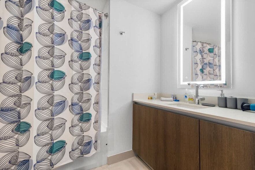 Building Photo - 298 SE 2nd Ave