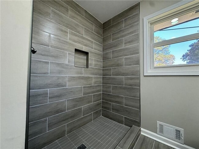 Building Photo - 3489 Creighton Rd SW