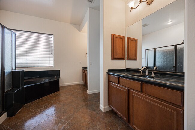 Building Photo - 12746 W Colter St