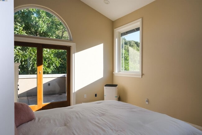 Building Photo - 5700 Alhambra Valley Rd