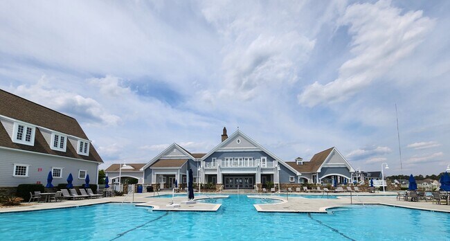 Building Photo - Home Available in Summerhouse on Everett Bay! Showings Coming Soon.