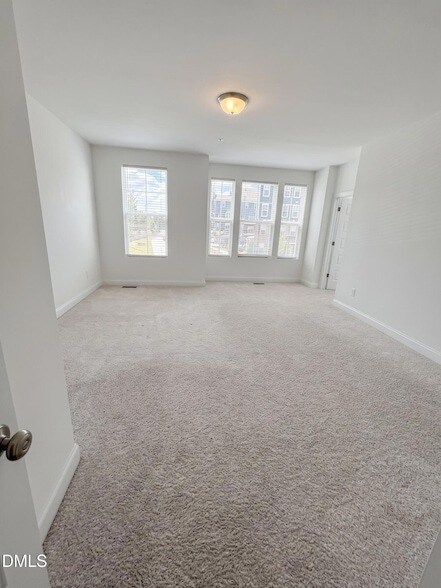 Building Photo - 602 Market Grove Dr