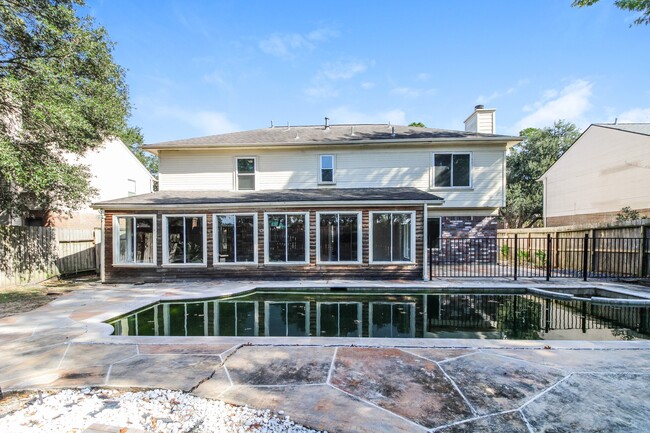 Building Photo - 918 Long Prairie Dr