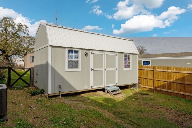 Building Photo - 307 Lnb St