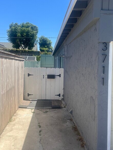 Building Photo - 3709 Merrimac Ave