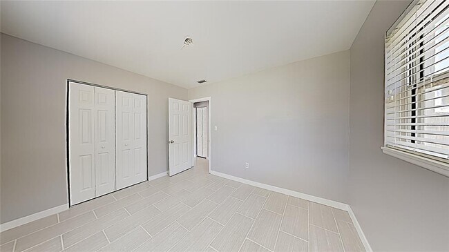 Building Photo - 4511 S Gaines Rd