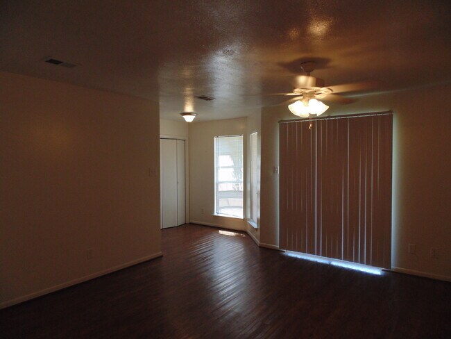 Building Photo - 2616PR
