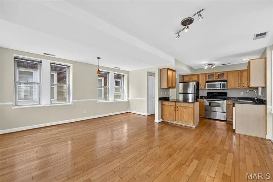 Building Photo - 5360 Pershing Ave
