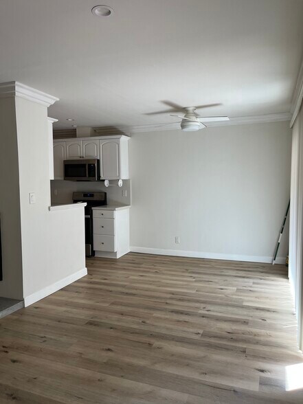 Dining area - 1021 5th St