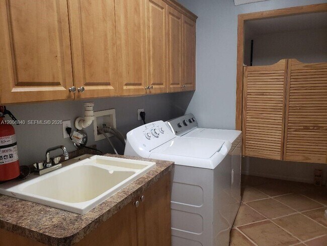 Building Photo - 6352 Squirewood Way