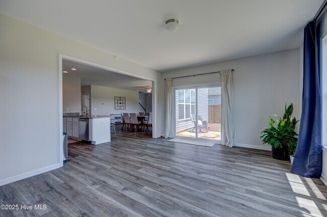 Building Photo - 3911 Northern Lgts Dr
