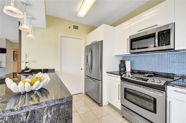 Building Photo - 20281 E Country Club Dr