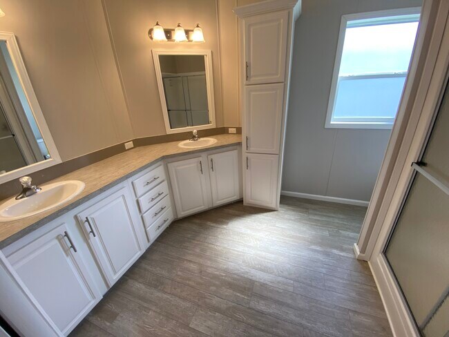 Building Photo - 435 Cary Ln