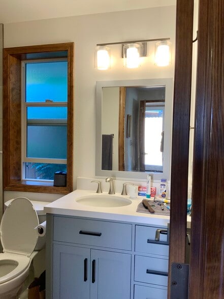 Bathroom - 9001 Mt Jefferson Ave