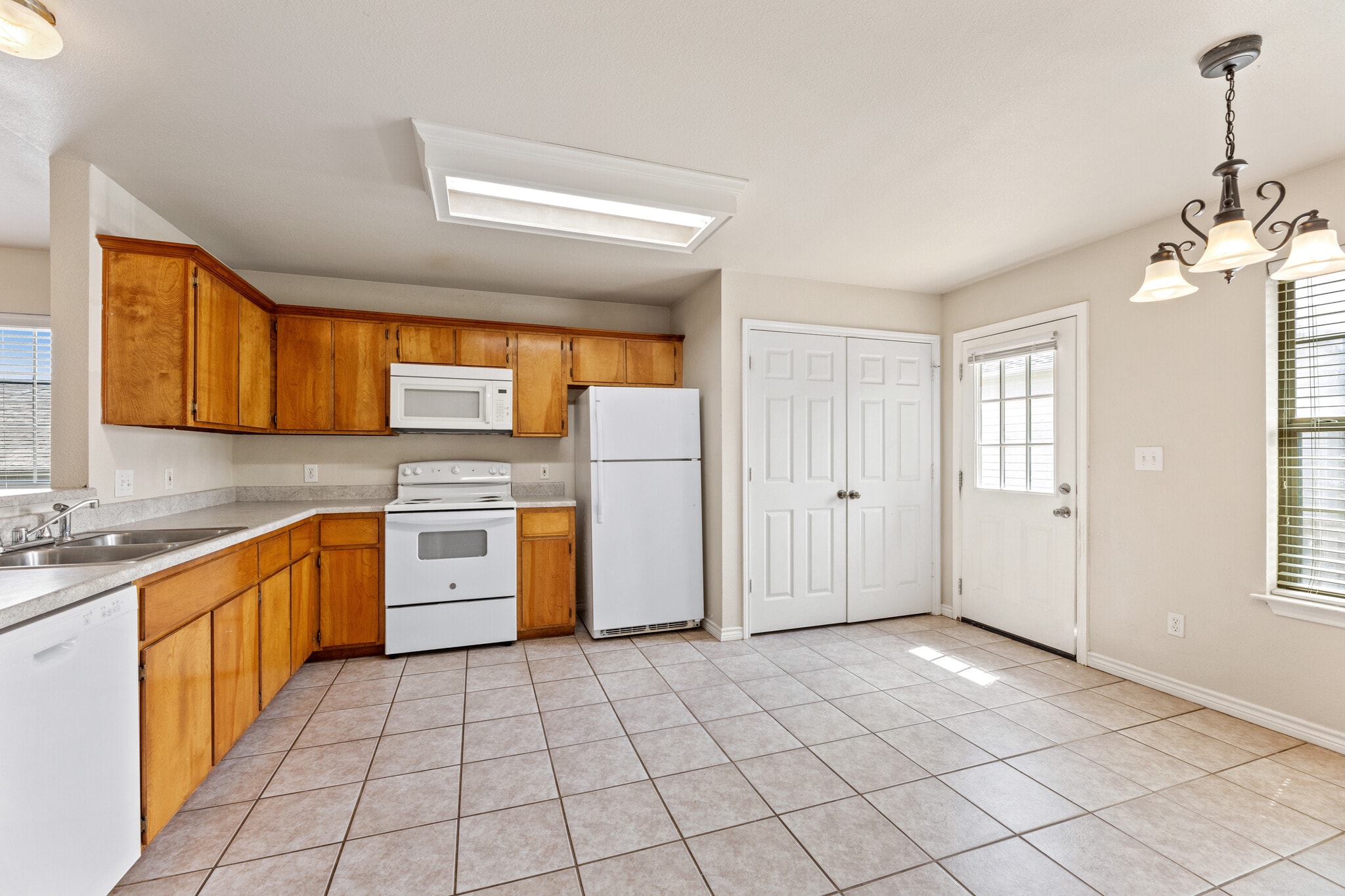 Building Photo - 100 Sendero Dr