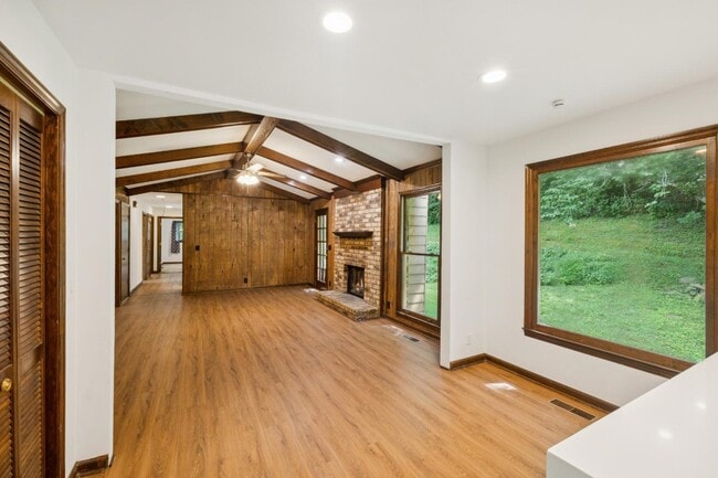 Building Photo - 1972 Sunnyside Dr