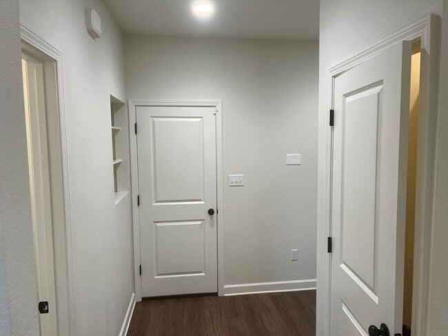 Building Photo - Charming 3 Bed 2 Bath Home