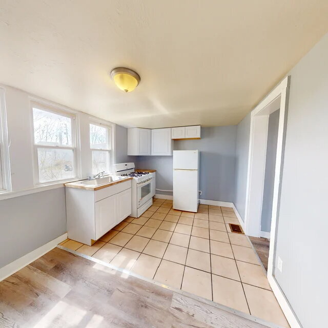 Building Photo - Spacious studio living in Sharon, PA!